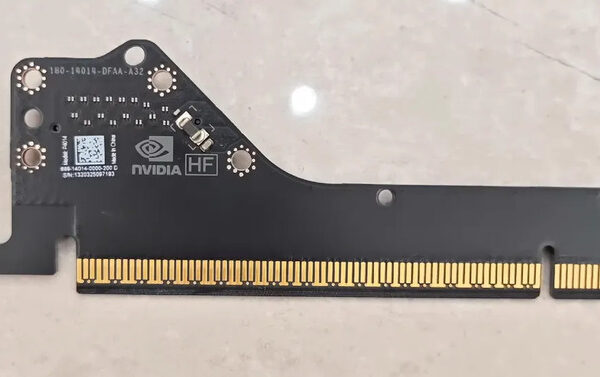 Владельцы GeForce RTX 5090 FE и RTX Pro 6000 могут вздохнуть с облегчением. Сменные разъемы PCIe теперь доступны в Китае