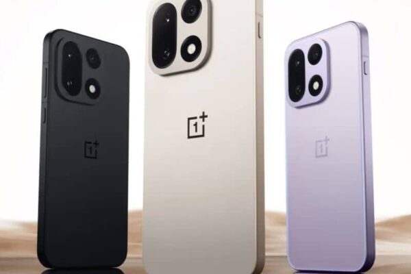 Глобальная версия OnePlus 15 будет идентична китайской версии, включая огромный аккумулятор и мощный кулер.