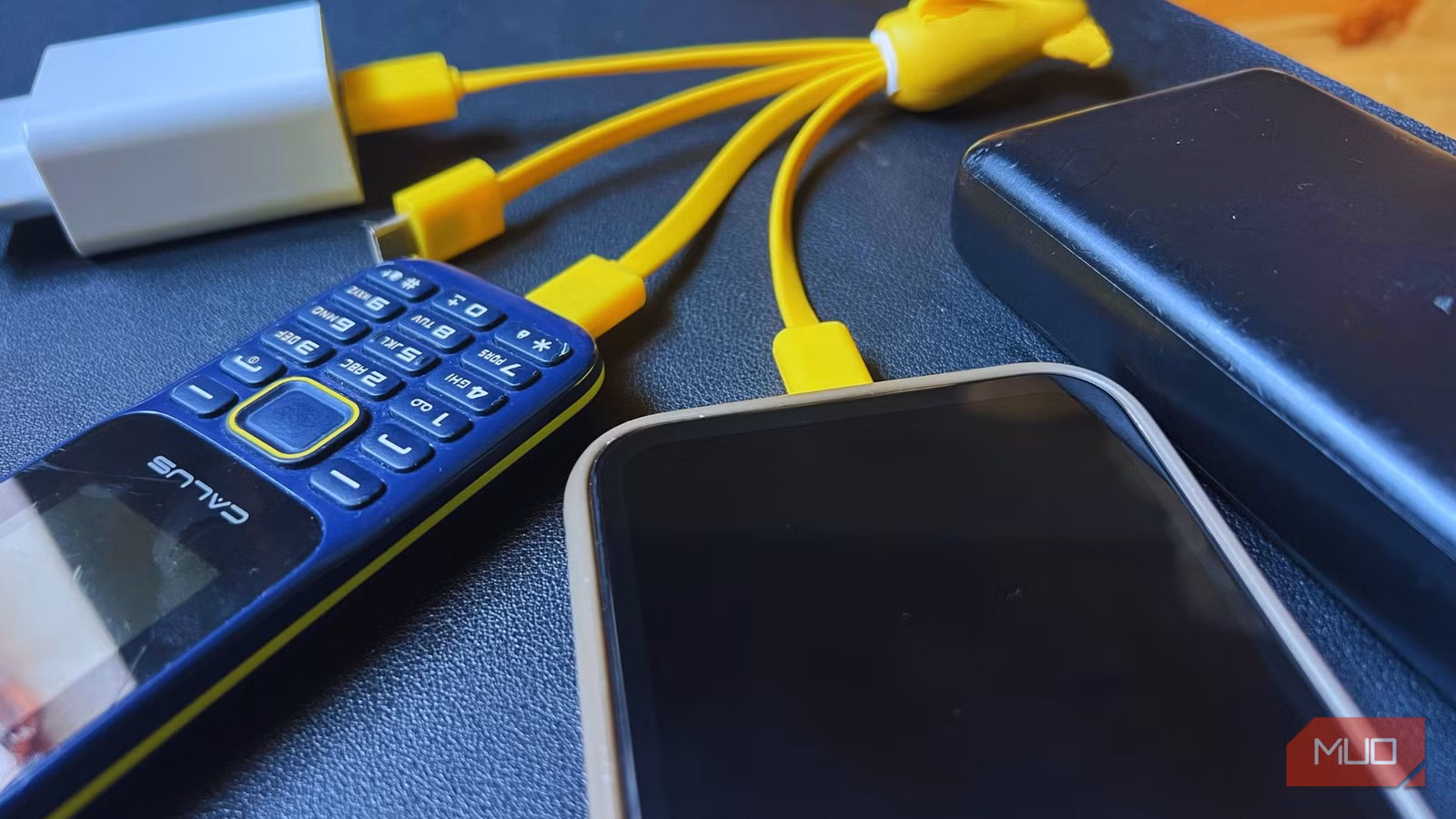 Я наконец-то нашел кабель, который заряжает все мои устройства