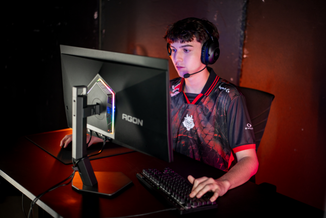 Почему стоит выбрать AOC AGON PRO AG276QKD2? Новый монитор имеет отличное качество изображения и впечатляющую частоту обновления.