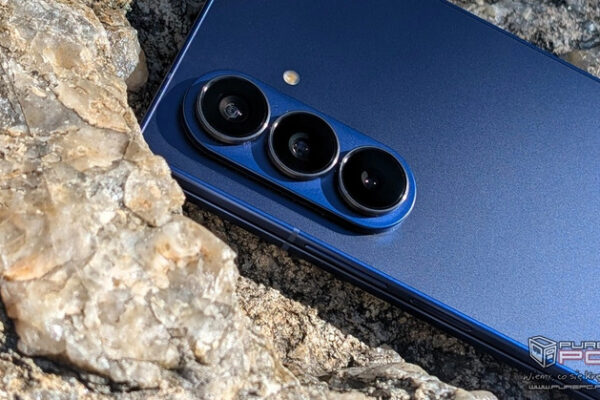 Samsung снова побеждает на рынке складных смартфонов. Ознакомьтесь с новым отчетом, показывающим результаты за третий квартал 2025 года.