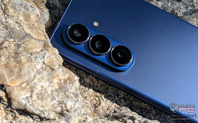 Samsung снова побеждает на рынке складных смартфонов. Ознакомьтесь с новым отчетом, показывающим результаты за третий квартал 2025 года.