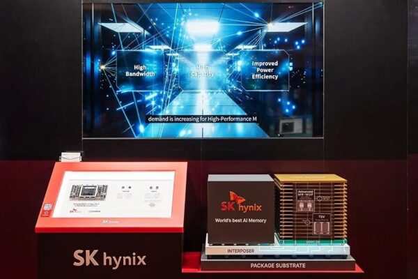 SK hynix начинает производство микросхем памяти HBM4 на своем новом заводе M15X на четыре месяца раньше запланированного срока