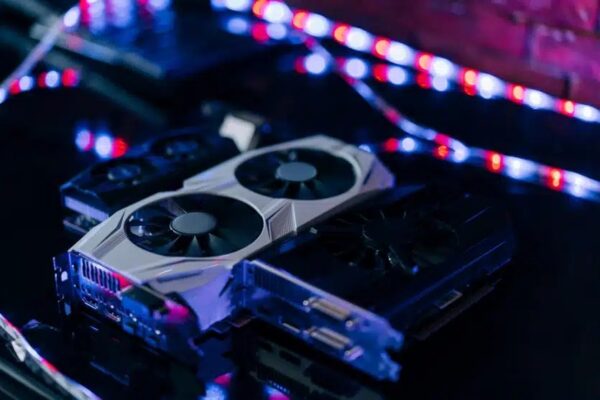 NVIDIA поставит на треть меньше видеокарт серии RTX 50, из-за нехватки памяти «под нож» оказываются 5070 Ti и 5060 Ti – инсайдеры