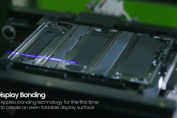 Samsung показала, как собирается и тестируется уникальный Galaxy Z Trifold: 200 000 складок, томография и тесты в воде