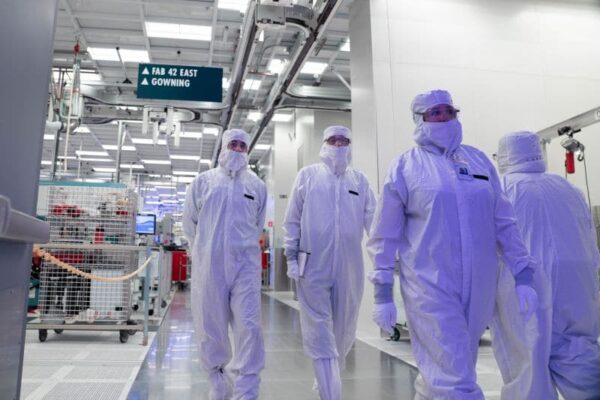 Intel начала массовое производство чипов 18A в Аризоне, но пока не получила крупных заказов от третьих сторон.