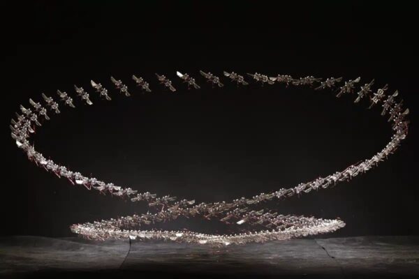 Технологический прорыв: новый микроробот летает и маневрирует со скоростью насекомого