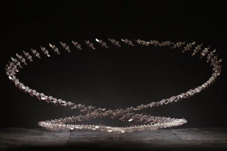 Технологический прорыв: новый микроробот летает и маневрирует со скоростью насекомого