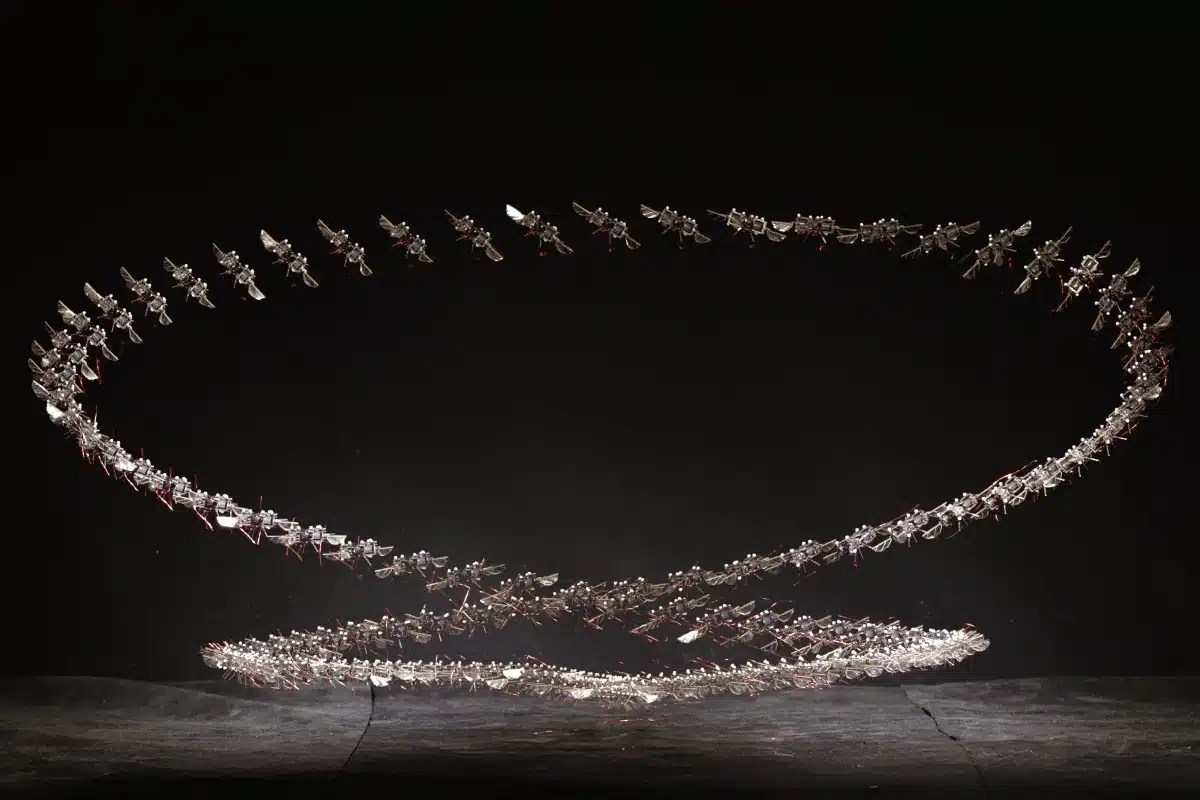 Технологический прорыв: новый микроробот летает и маневрирует со скоростью насекомого