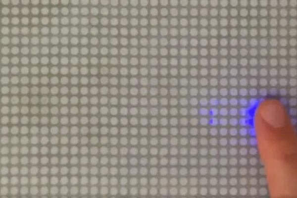 Ученые изобрели тактильный дисплей, который «оживает» под вашими пальцами