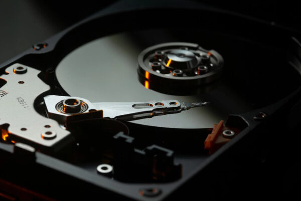 Дорожеет не только оперативная память. Тенденция заметна и среди жестких дисков и SSD — у последних появляются ограничения на покупку.