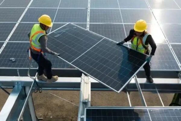 Жидкостная система хранит солнечную энергию и производит водород ночью