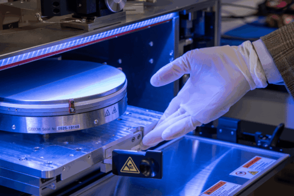 В США создали первый в мире настоящий 3D-чип с кремниевой логикой, нанотрубками и резистивной памятью