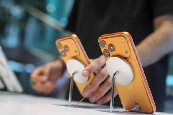 iPhone 17 переворачивает рынок: Apple близка к тому, чтобы обогнать Samsung по поставкам смартфонов