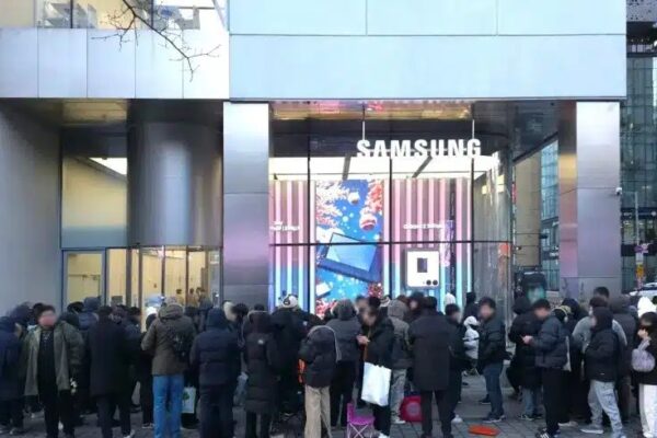 Первую партию смартфона Samsung Galaxy Z TriFold раскупили за считанные минуты