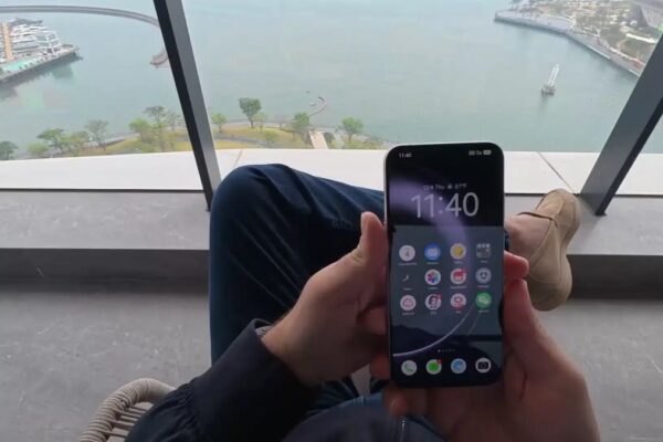 Первый в мире смартфон, полностью основанный на ИИ-агентах, показали в действии