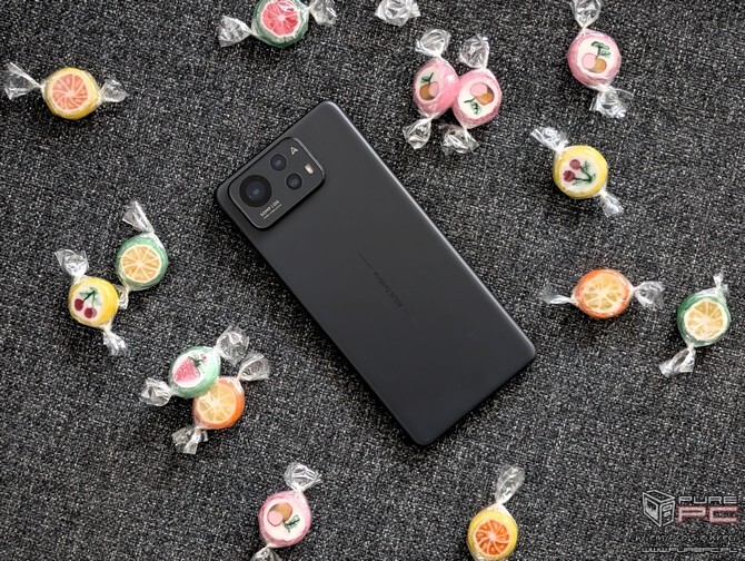 ASUS уходит с рынка смартфонов? Никаких указаний на премьеру нового телефона ROG или модели Zenfone нет.