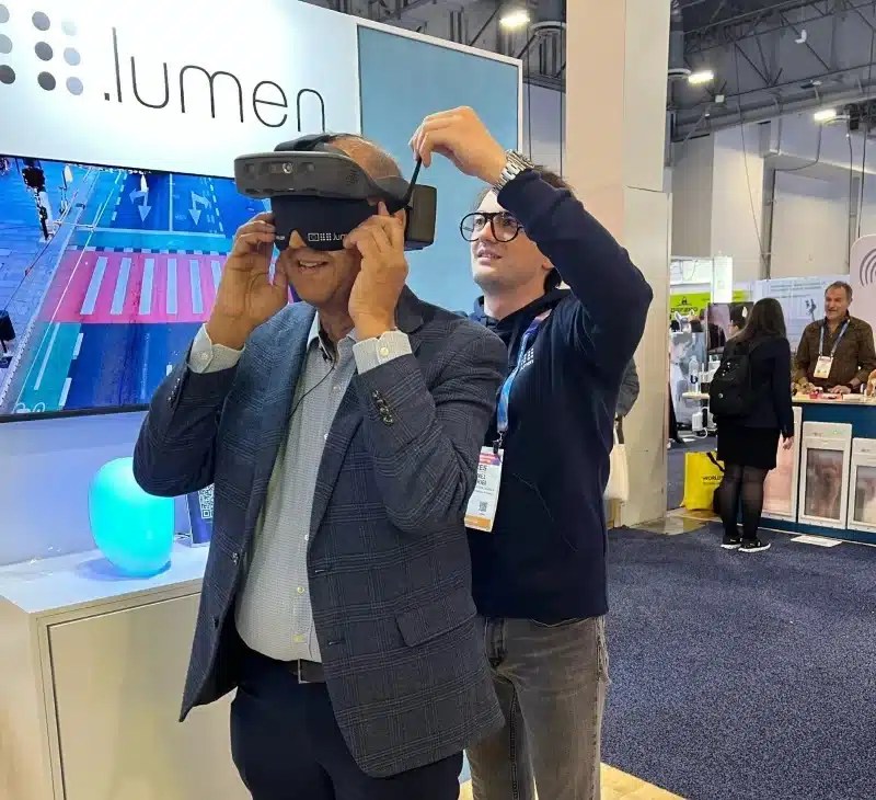 Румынский стартап создал очки искусственного интеллекта с технологией автопилота — они предназначены для слепых и слабовидящих людей.