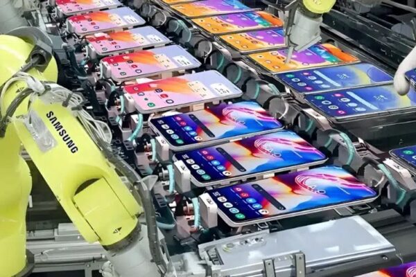 Samsung расширяет использование роботов при производстве своих смартфонов и планшетов