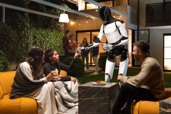 Илон Маск пообещал, что роботы Tesla Optimus поступят в продажу к концу 2027 года