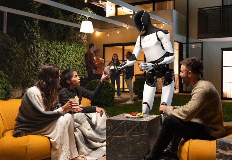 Илон Маск пообещал, что роботы Tesla Optimus поступят в продажу к концу 2027 года