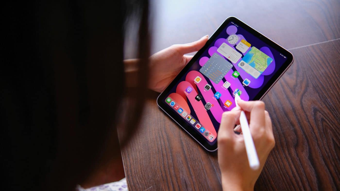 Новый складной iPhone и сенсорный MacBook могут вытеснить iPad с рынка: анализ перспектив