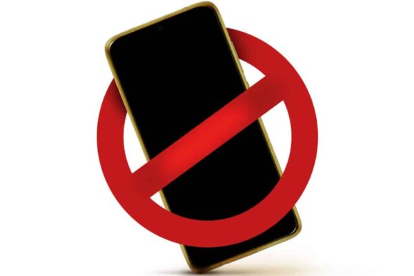 Эксперты перечислили вещи, которые не следует делать на смартфоне