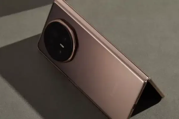 Honor Magic V6 дебютировал в марте с рекордной батареей для складной модели.