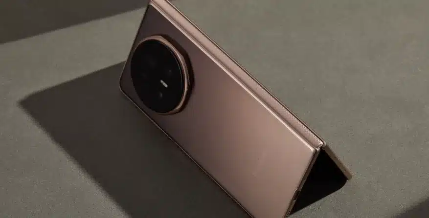 Honor Magic V6 дебютировал в марте с рекордной батареей для складной модели.