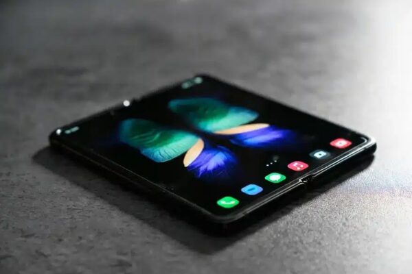 Утечка: Apple использует жидкий металл в петлях складного iPhone Fold и модернизирует титан в корпусе