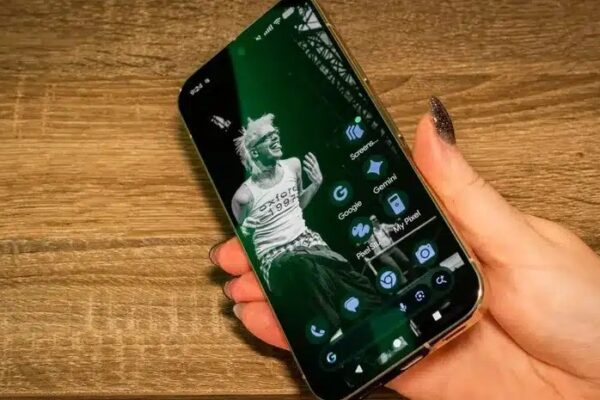 Google наконец исправляет ошибки экрана Pixel 10 после нескольких месяцев мерцания, ошибок касания и проблем с нагревом