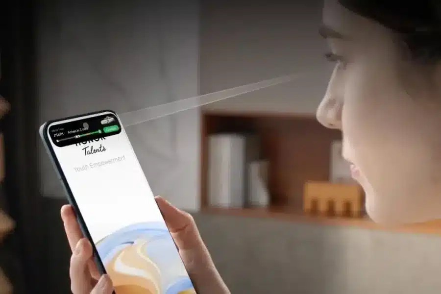 Honor Magic 8 получил обновление операционной системы с функцией перелистывания страниц с отслеживанием взгляда