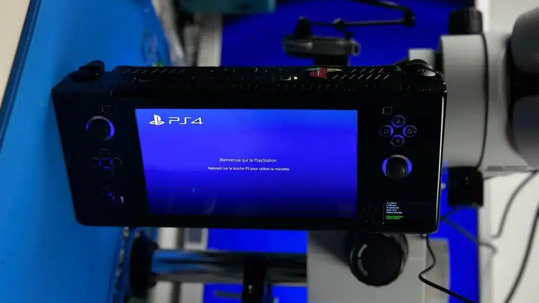 Энтузиаст превратил PS4 Slim в мощную портативную консоль