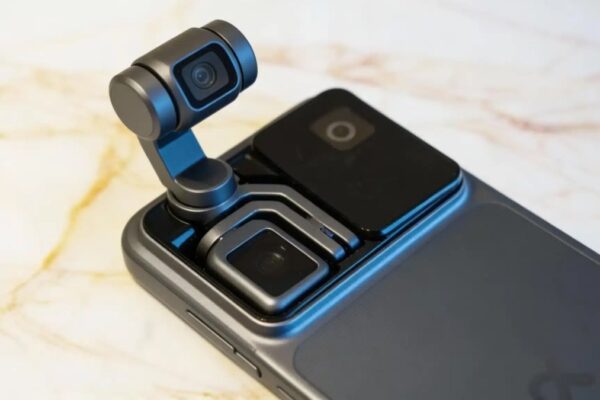 На выставке CES 2026 компания Honor представила рабочий прототип своего смартфона Robot Phone.