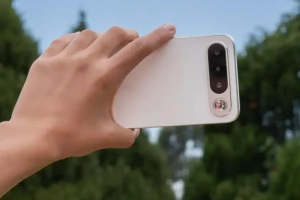 Ретро-инновация: Realme 13 5G возрождает зеркало для селфи