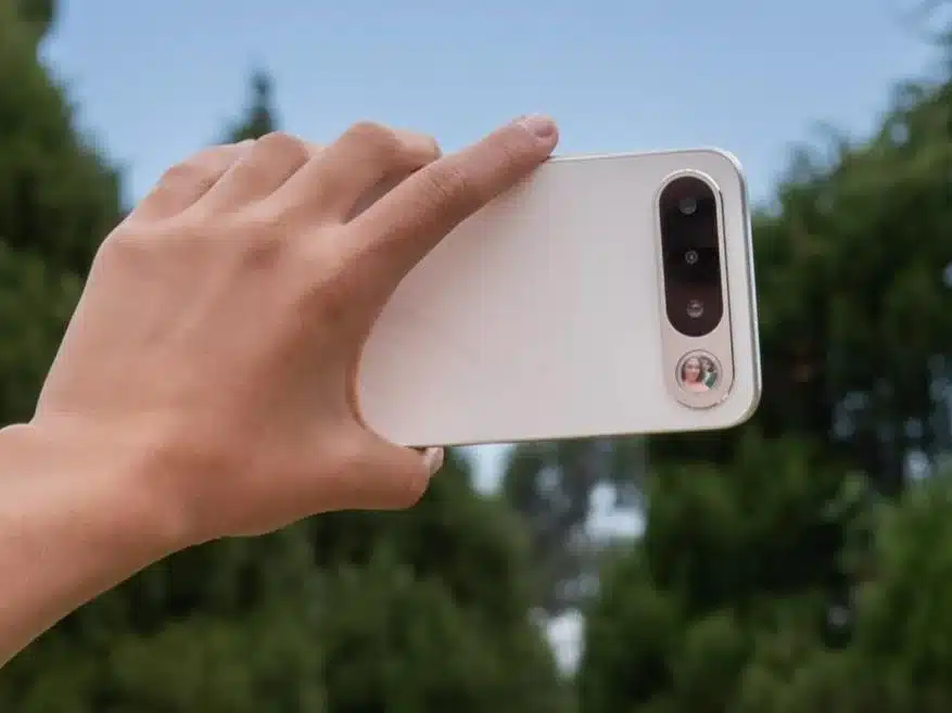 Ретро-инновация: Realme 13 5G возрождает зеркало для селфи