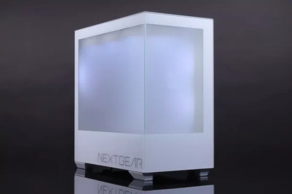 Игровой ПК со смарт-стеклом: прозрачность или сдержанная крышка?