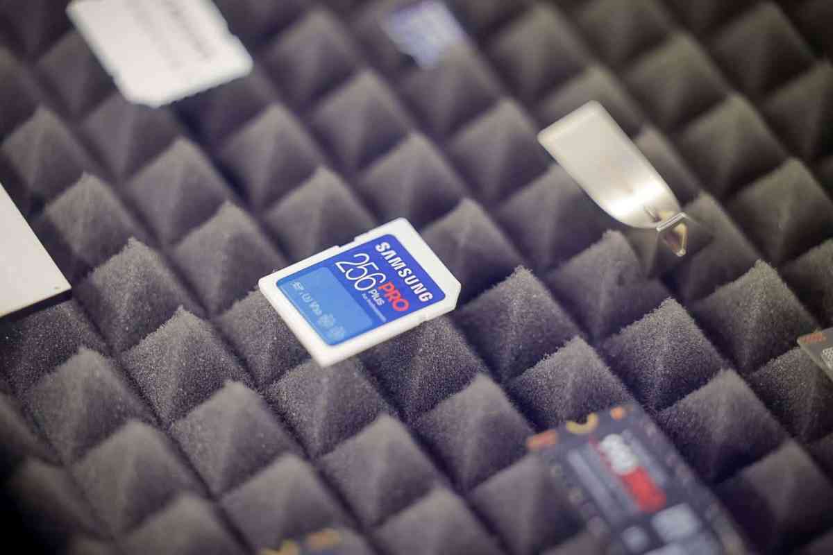 Быстрое развитие искусственного интеллекта и его влияние на отрасли памяти. Что произошло в 2025 году и чего нам ожидать в будущем?