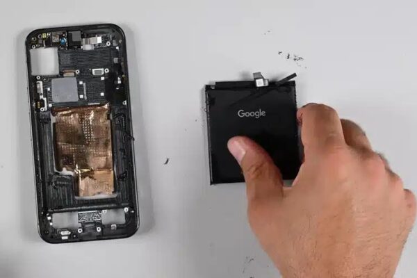 Google разрабатывает новую конструкцию аккумулятора, которая облегчит ремонт смартфонов