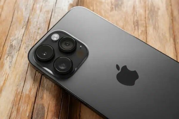 Пользователи iPhone сообщают о временном вздутии аккумулятора во время путешествия в самолете