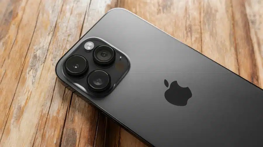 Пользователи iPhone сообщают о временном вздутии аккумулятора во время путешествия в самолете