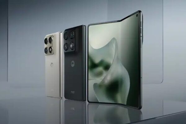 Motorola представила свой первый складной смартфон книжного типа — Razr Fold с 8,1-дюймовым дисплеем и чипом Snapdragon 8 Gen 5