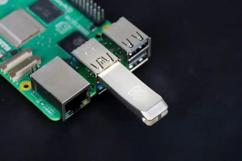 Raspberry Pi выпустила флешку с поддержкой TRIM и SMART за 30 долларов