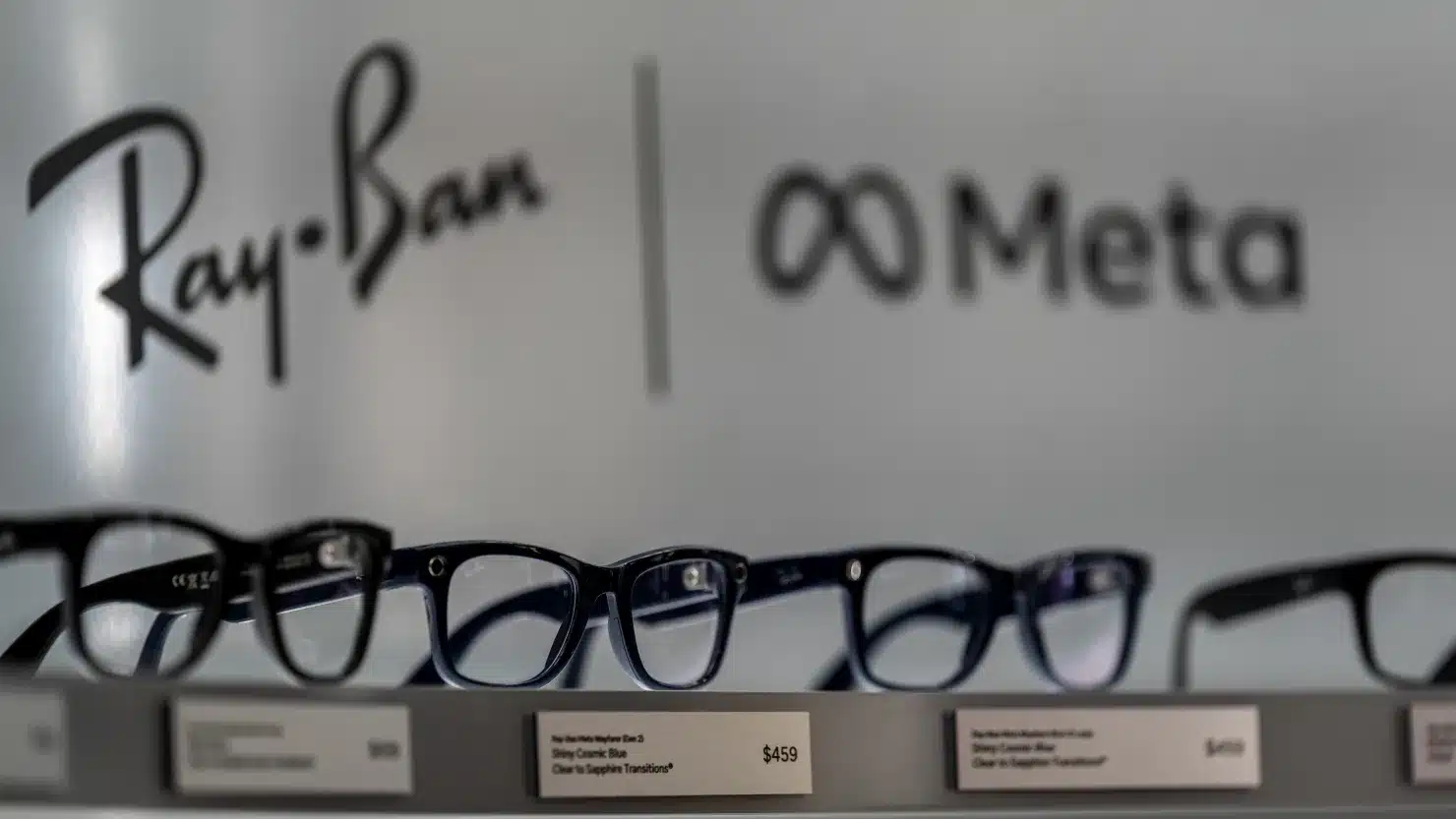 Мета тормозит: международный дебют умных очков Ray-Ban отложен из-за нехватки в США