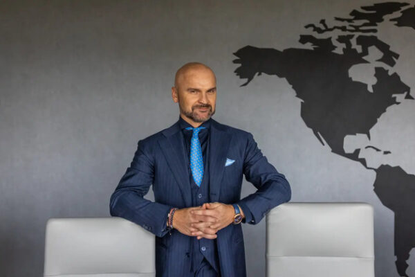 InPost продана и вступает в консорциум с FedEx. Рафал Бжоска продолжает принимать решения и строит амбициозные планы