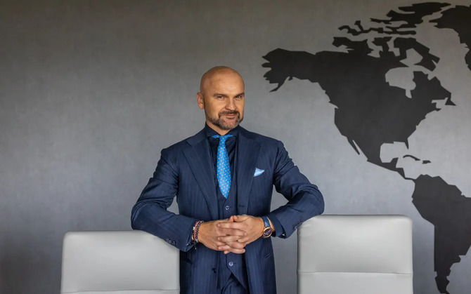 InPost продана и вступает в консорциум с FedEx. Рафал Бжоска продолжает принимать решения и строит амбициозные планы