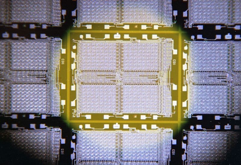 Intel при поддержке SoftBank готова выпустить альтернативу памяти HBM к 2029 году