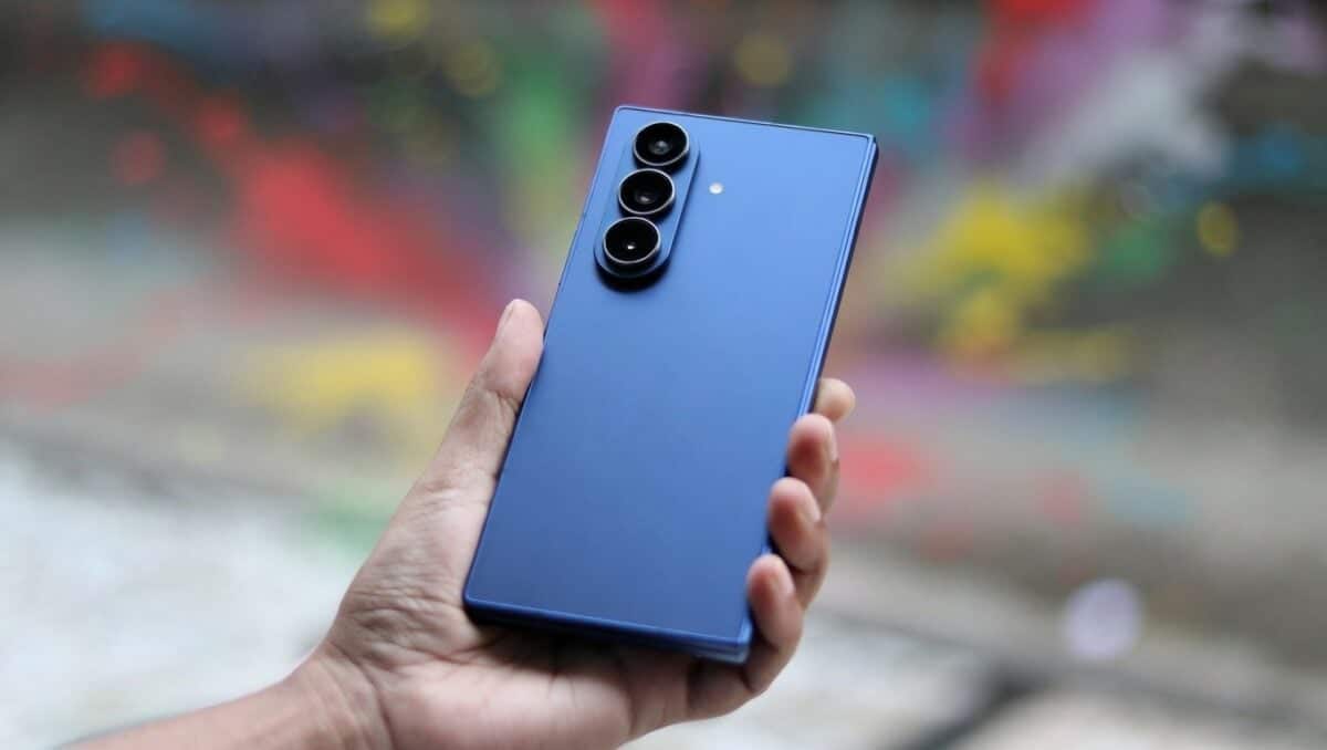 Samsung делает ставку на «книжный» дизайн: размер Galaxy Z Fold 8 планируется больше, чем у Z Flip 8