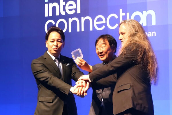 Intel впервые представила прототип памяти ZAM, которая призвана составить конкуренцию памяти HBM на рынке искусственного интеллекта