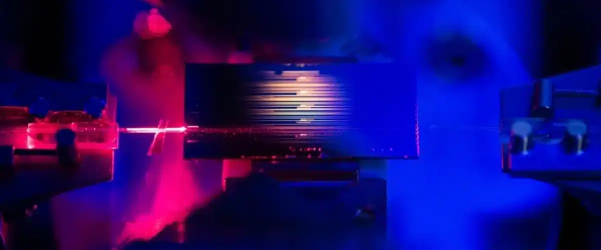 Революционное оптическое устройство с минимумом энергии усиливает свет в 100 раз